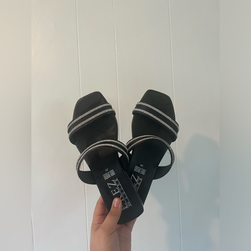 beautiful rhinestone sandals  size 7